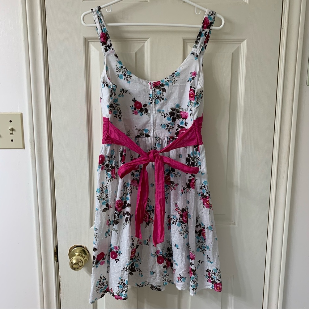 🌷3 for $25🌷City Triangles, US 11 (Juniors), White & Pink Floral Sleeveless Dress - Picture 2 of 7